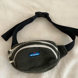 Kavu dark green fleece belt bag